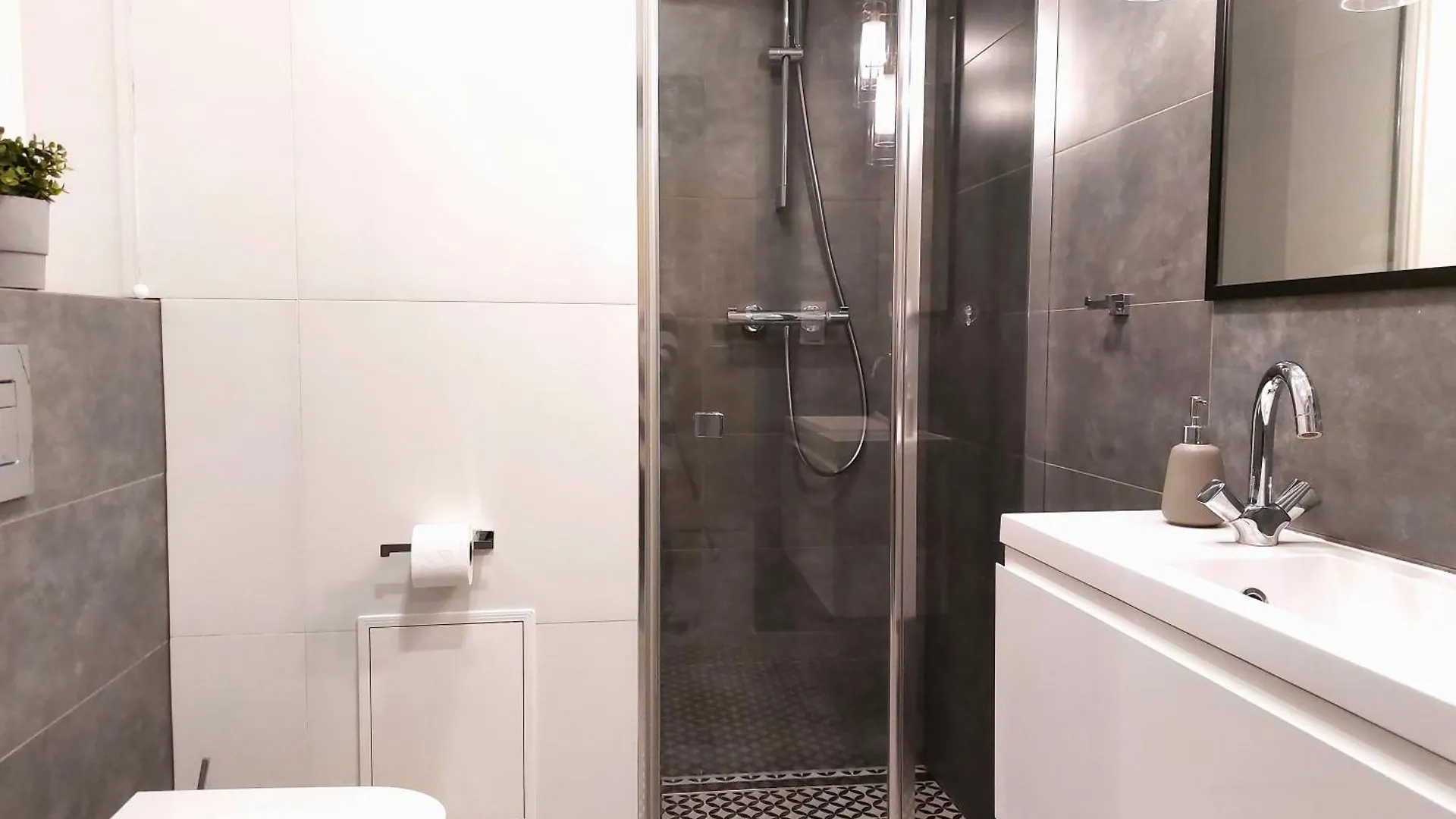 Viva Lila Apartment, Free Parking, Close To Vistula River - By Homelike Krakow 0*,